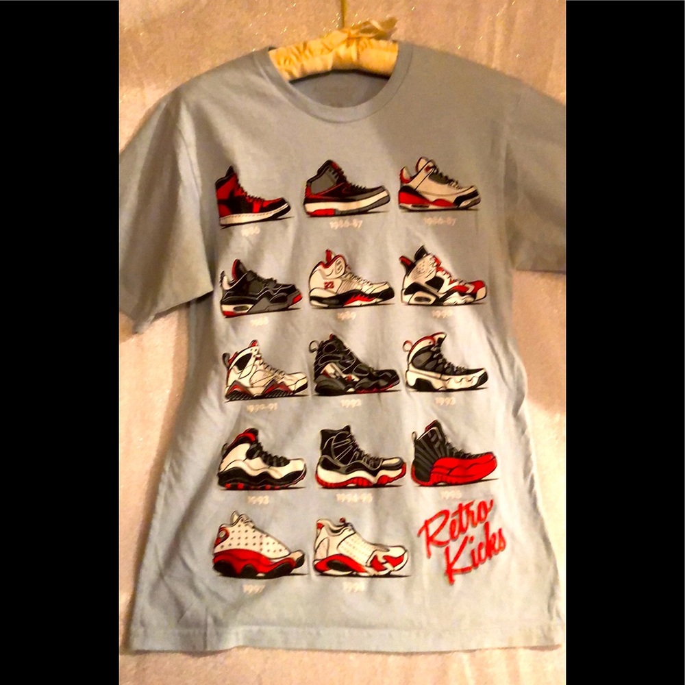 Retro kicks t-shirt size m